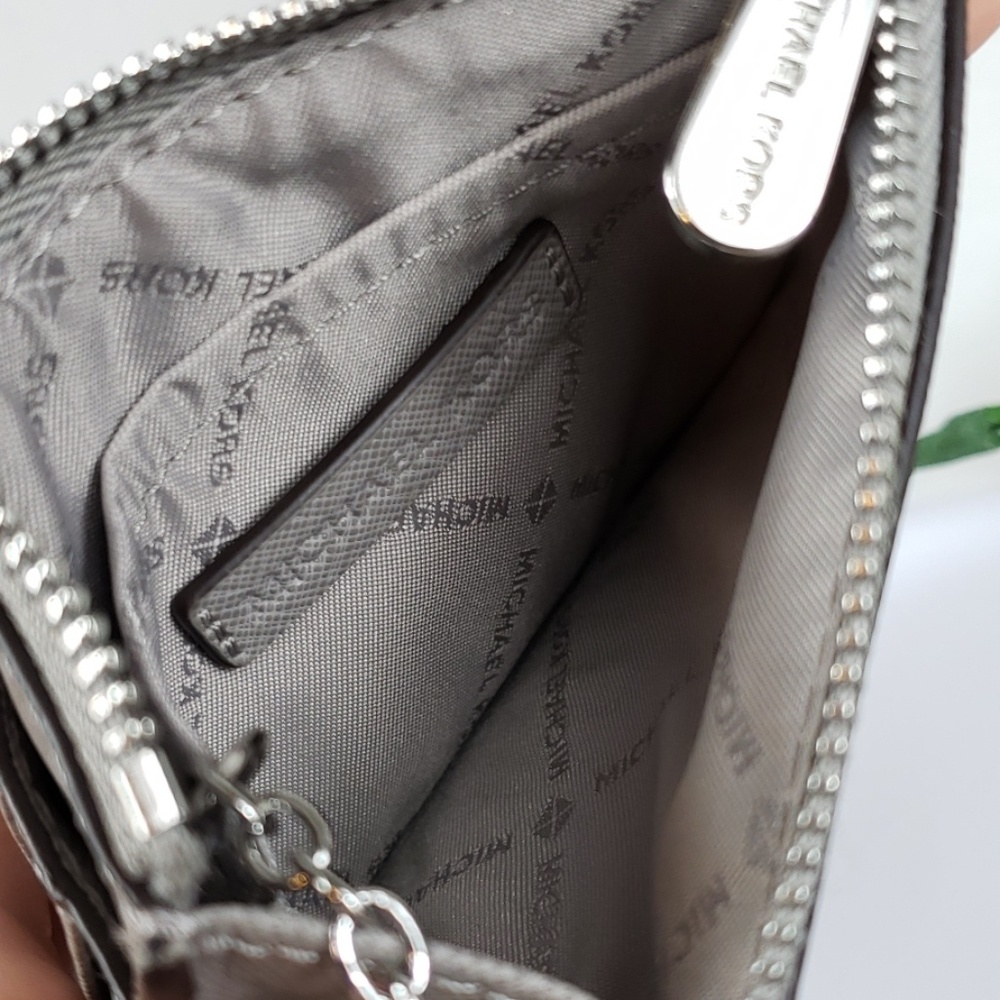 SOLD Michael Kors Jet Set Travel Leather Pouch - Picture 4 of 6